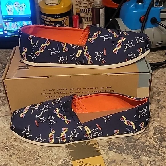 NIB Toms Warm Classic Navy Canvas Glow In the Dark DNA Print Slip-On Size 11 W - Picture 2 of 7